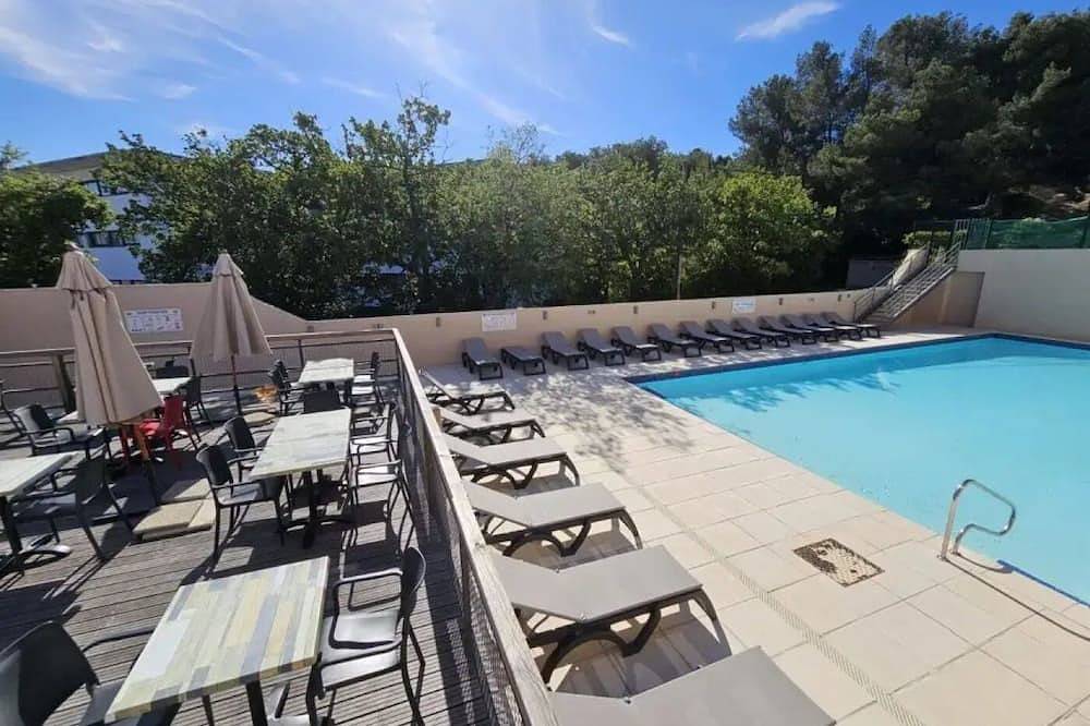 Camping 4 étoiles - Piscine  - ccbgbcf in Six-Fours-les-Plages, Côte méditerranéenne (France)