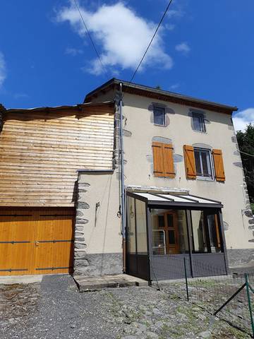 Gîte pour 10 personnes, avec jardin et terrasse, animaux acceptés à Saint-Nectaire