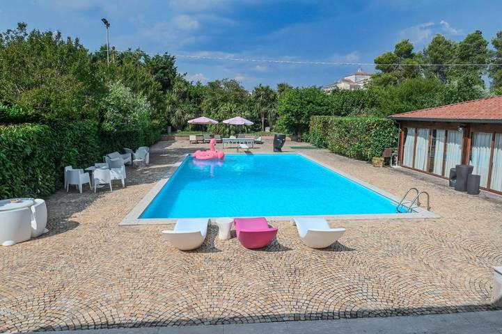 Agriturismo con piscina per 9 persone, con piscina e giardino nonché idromassaggio e balcone in Provincia di Benevento