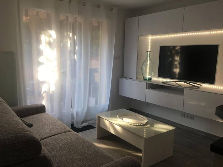 Gîte pour 4 personnes, avec jardin dans Office De Tourisme De Saint Cyr Sur Mer - 4