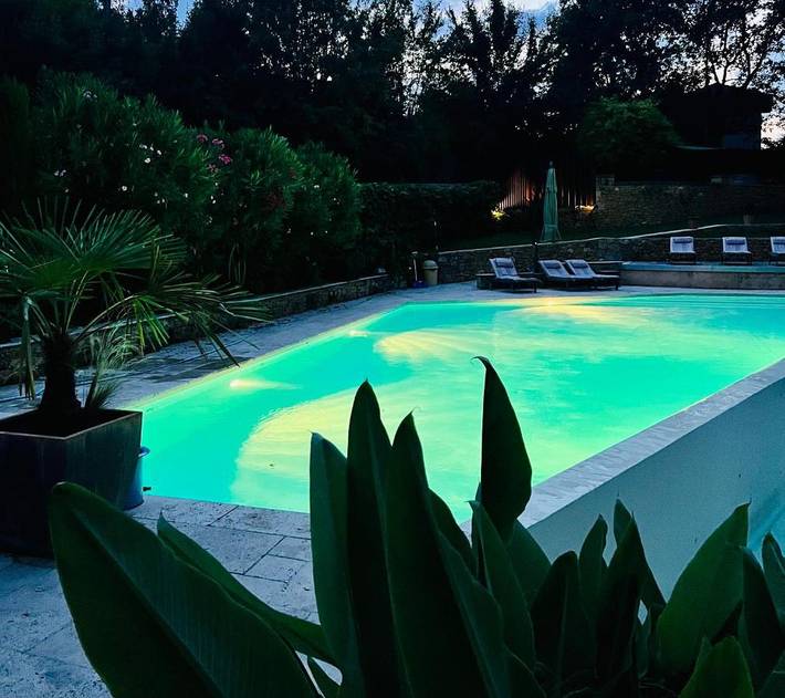 Location de vacances pour 10 personnes, avec vue ainsi que piscine et jardin à Couze-et-Saint-Front - 3