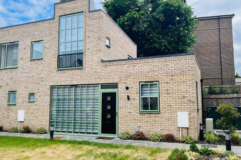 Three-Bedroom Villa in London, Südostengland