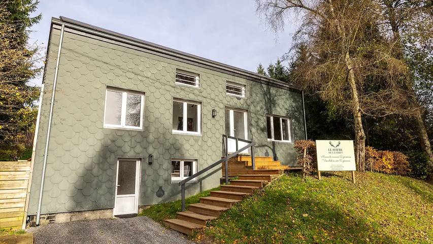 Location de vacances pour 12 personnes, avec jardin et piscine, animaux acceptés dans Dochamps