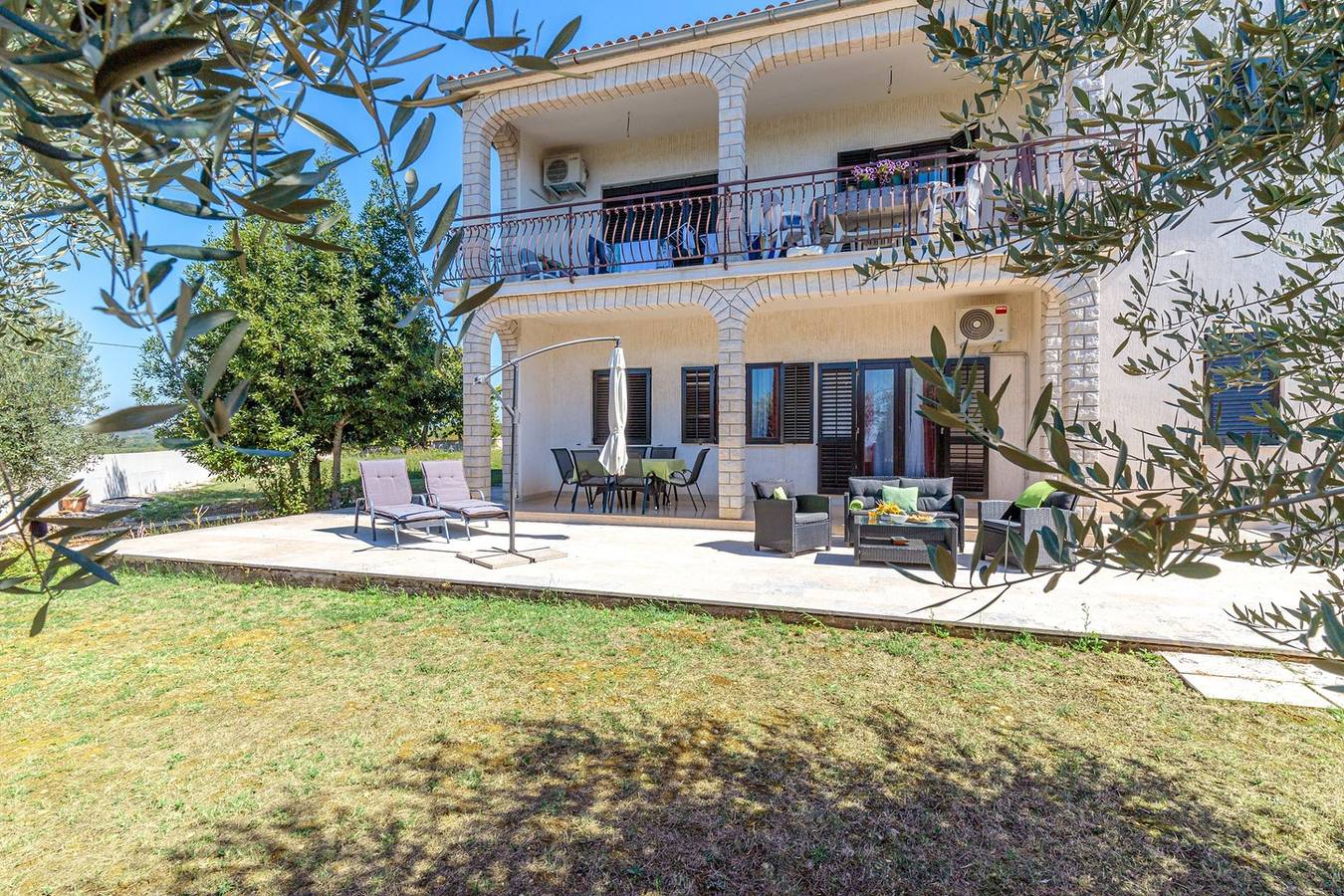 Ganze Wohnung, Apartment Terlevic mit 4 Schlafzimmern und Terrasse in Selina, Zentralistrien