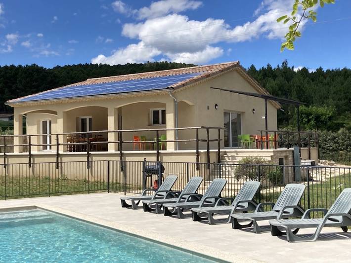 Gîte pour 12 personnes, avec piscine, animaux acceptés