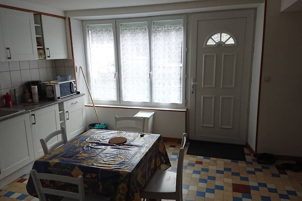 La gentiane  jusqu'à 4 personnes in Ferrières-Saint-Mary, Parc naturel régional des Volcans d'Auvergne