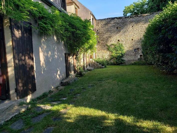 Location de vacances pour 12 personnes, avec Jardin à Tannay
