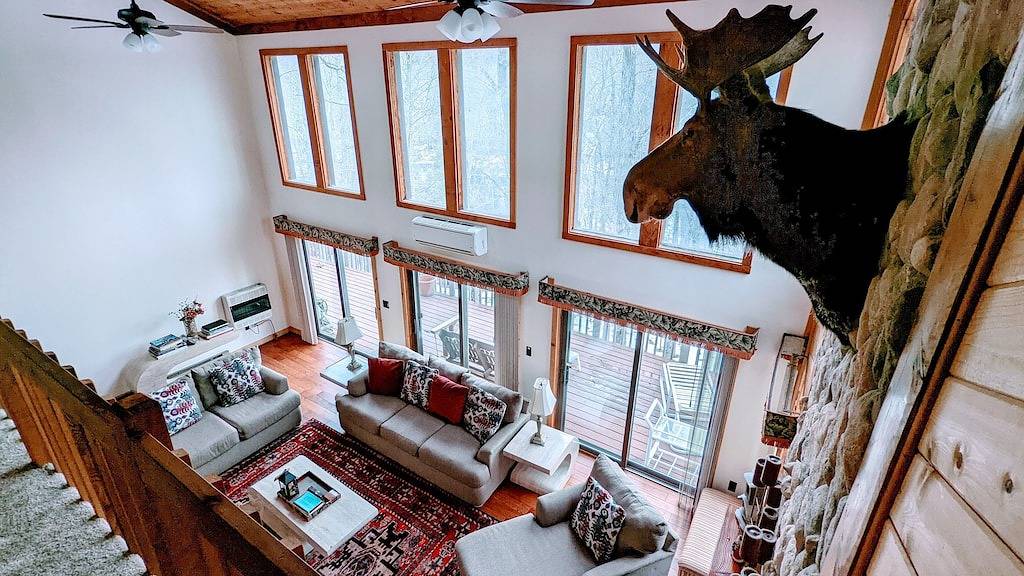 Schöne, geräumige Poconos Cabin, Billardtisch, 15 Minuten zum Shawnee Ski Berge in Saw Creek, Pike County