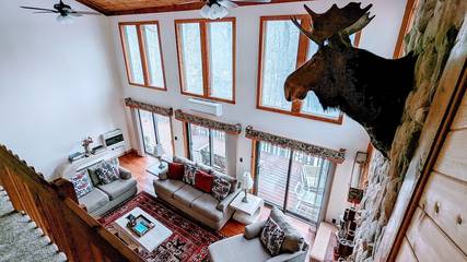 Log Cabin for 15 Guests in Lehman Township, Pike County, Picture 1