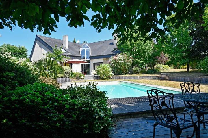 Location de vacances pour 12 personnes, avec vue ainsi que jardin et piscine à Savenay - 4