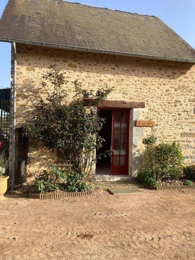 Location de vacances pour 2 personnes, avec vue et jardin à Savigné-l'Évêque - 4