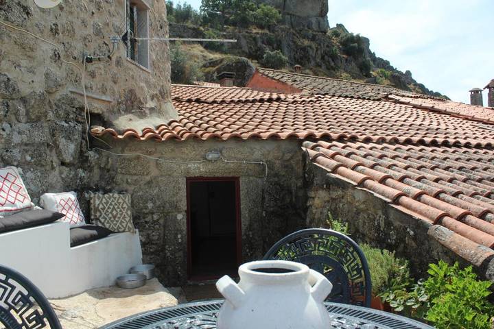 Location de vacances pour 5 personnes, avec terrasse et vue, animaux acceptés à Monsanto - 2