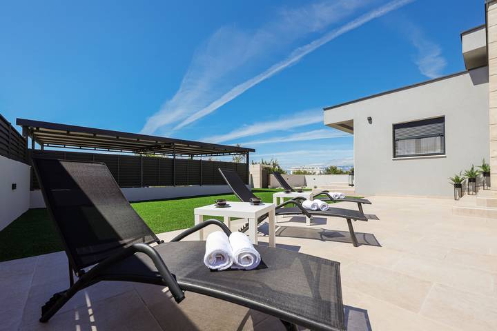 Villa pour 8 personnes, avec jardin et terrasse à Nin - 4