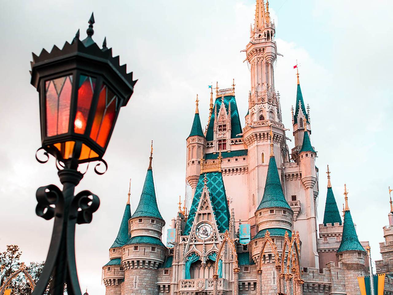 Your Beautiful 5 Star Villa Minutes from Disney on the Prestigious Windsor Island Resort, Orlando Villa 5566 in Osceola County