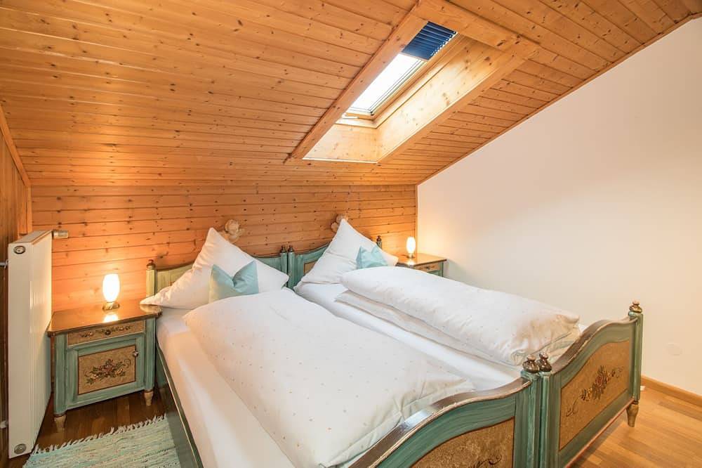 Ganze Wohnung, Ferienwohnung Elisabeth 50 qm mit Balkon und 2 getrennten Schlafzimmern in Riedering, Landkreis Rosenheim