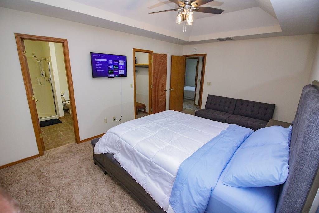 2805 N Summit Ave · Relax at the Summit - 3bd, 2b in Springfield (MO), Greene County (MO)