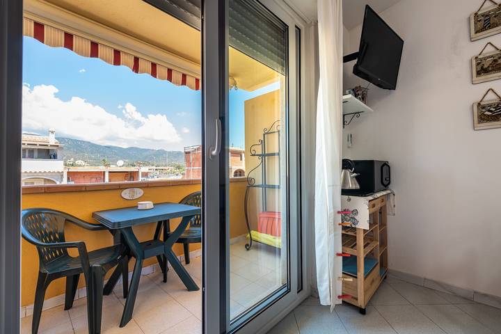 Appartamento intero, Appartamento 'Maison Admas' con vista sulle montagne, balcone e aria condizionata in Crabonaxa/Villasimius, Villasimius