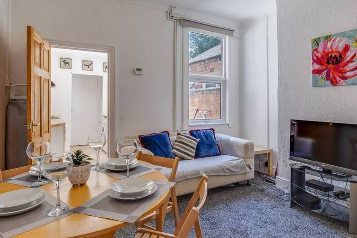 Holiday rental for 6 people in Coventry