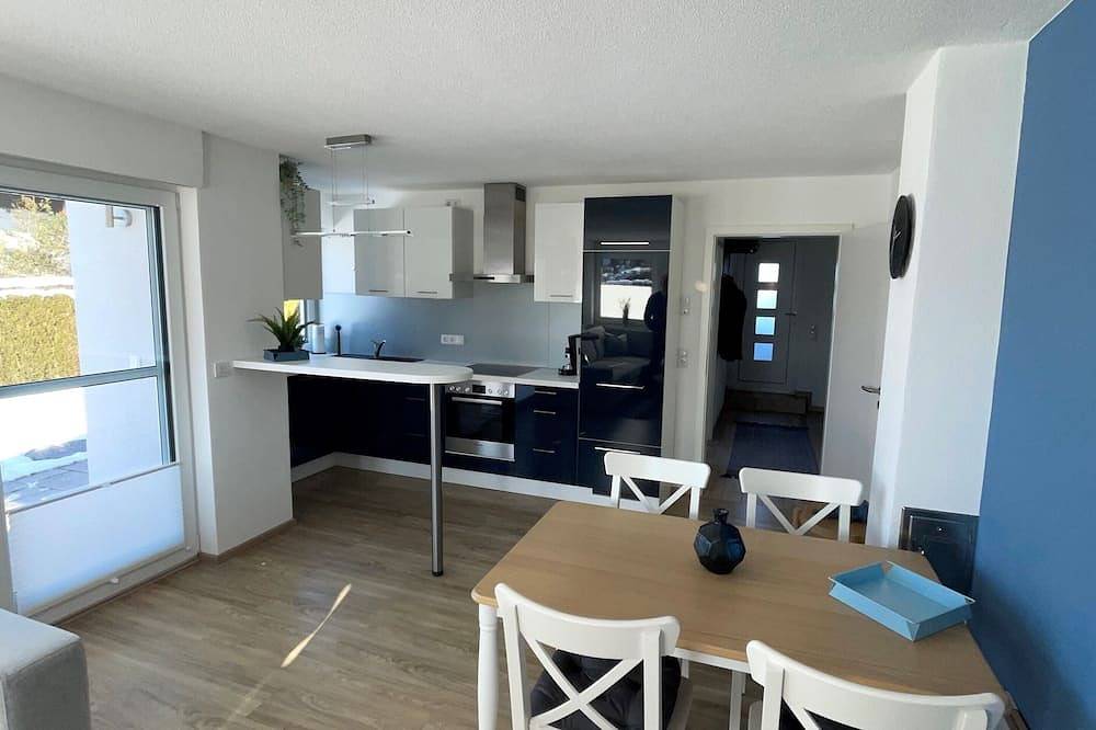 Ganze Wohnung, Moderne schöne Ferienwohnung, mit großem Garten, nah zum Zentrum und zur Natur in Scheidegg, Bayerisch Schwaben