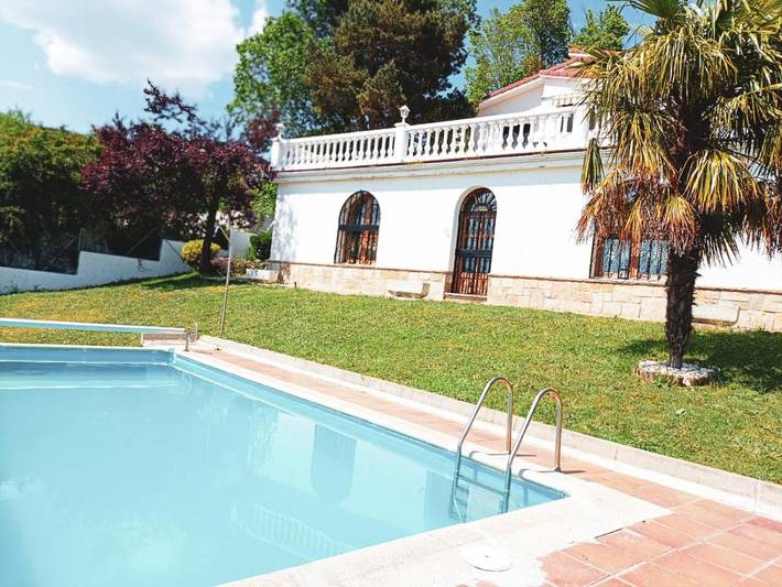 Casa de vacaciones para 10 personas, con Balcón y Terraza además de Jardín y Piscina en Miraflores (Madrid)