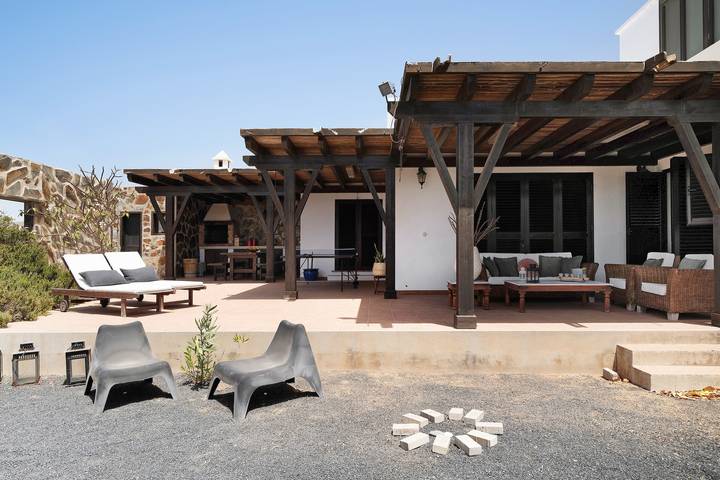 Vacation Home 'Casa Jess' with Private Terrace, Private Garden and Wi-Fi in Tías, Lanzarote