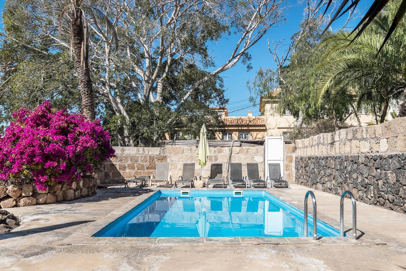 Apartamento entero, Acogedor apartamento "Flamboyán" con vistas al mar, piscina, Wi-Fi in Adeje, Tenerife Sur