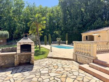 Cottage pour 6 personnes, avec jardin et vue ainsi que terrasse et piscine, animaux acceptés à Ansouis