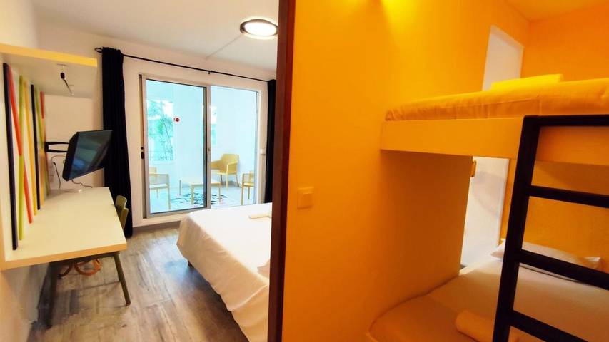 Hôtel pour 3 personnes, avec piscine et jardin dans Saint-Gilles les Bains - 3