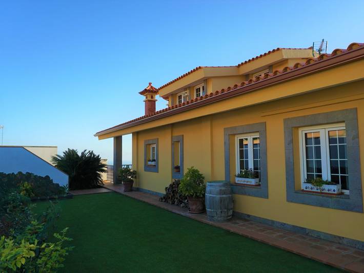 Chalet voor 6 personen, with Balkon and Terras as well as Tuin and Uitzicht op het meer in Telde