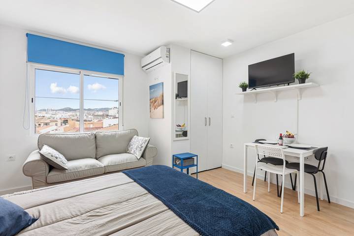 Entire studio, Studio Apartment 'Estudio Larios 9B' with Wi-Fi and Air Conditioning in Malaga Centro Historico, Malaga
