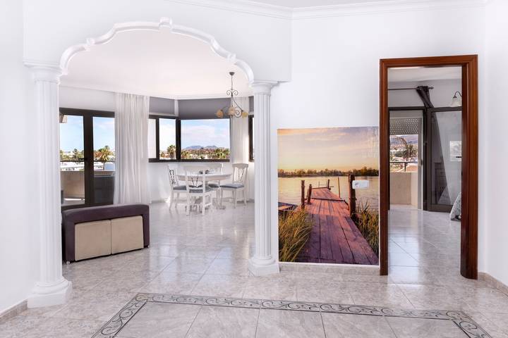 Apartamento entero, Apartamento "Casa Sandra" con balcón, vistas al mar, Wi-Fi y aire acondicionado. in Corralejo, La Oliva