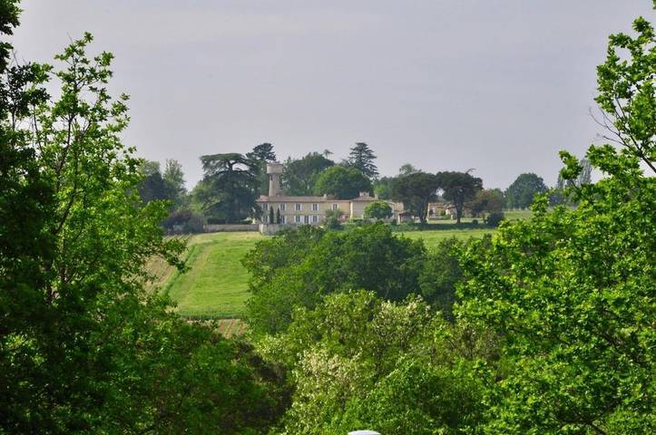 Location de vacances pour 4 personnes, avec vue ainsi que terrasse et jardin à Tabanac - 4