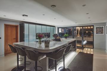 Log Cabin for 12 People in Belbroughton, Worcestershire, Photo 4