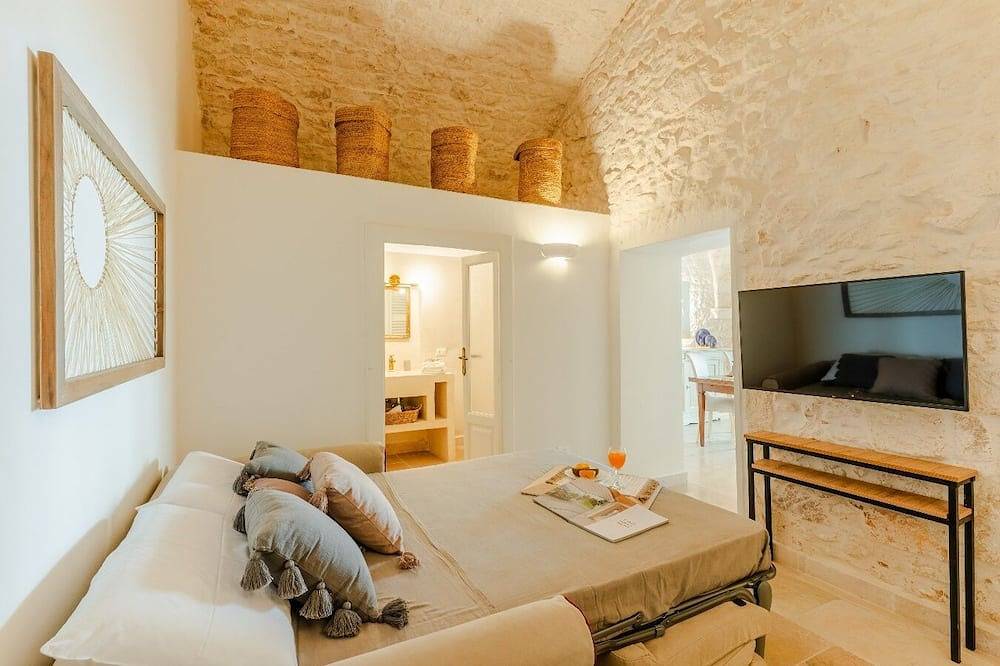 Entire apartment, House Lea near the beaches - typical house near Ostuni in Carovigno, Salento