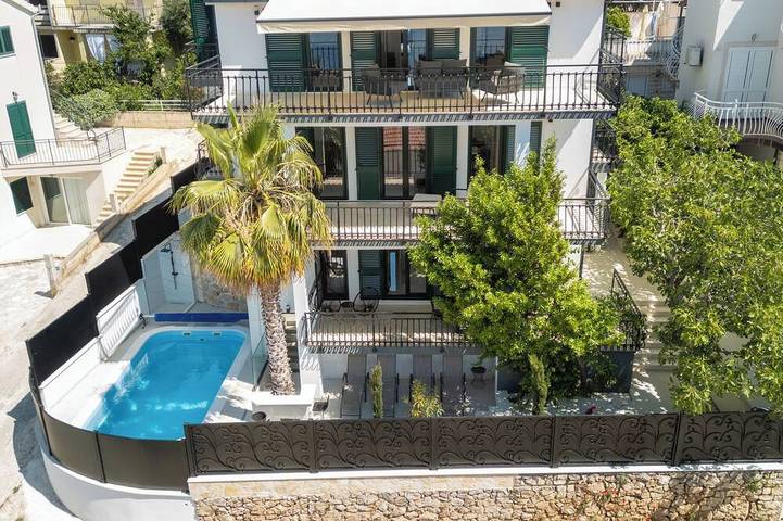 Ferienhaus für 12 Personen, mit Balkon und Whirlpool sowie Garten und Sauna