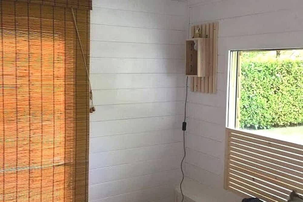 Tiny House La Cabane nichée sous les arbres à 5 mn des plages in Meschers-sur-Gironde, Région de Saintes