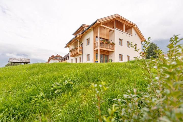 Ferienwohnung für 5 Personen, mit Ausblick und Garten in Reischach Südtirol