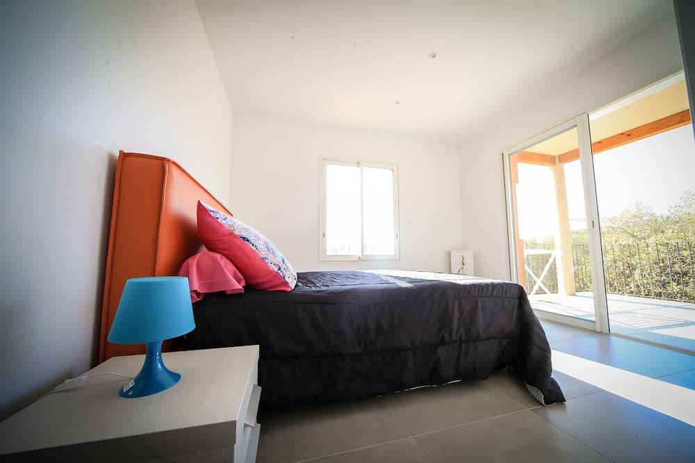 Appartement entier, Appartement  à 200 mètres de la plage  Wifi, balcons terrasses clim  parking in Abbartello, Olmeto