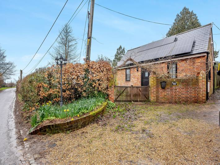 Log cabin for 2 people, with garden in East Sussex
