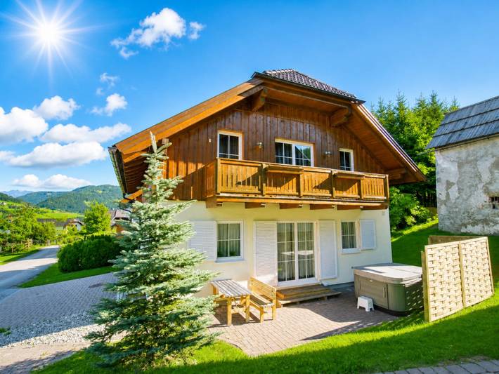Ferienhaus für 8 Personen, mit Sauna und Whirlpool sowie Garten und Balkon
