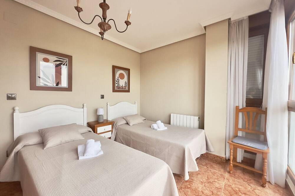 Ganze Wohnung, Apartamento junto a la playa de Ris - Pineda 6401 in Noja, Kantabrische Küste