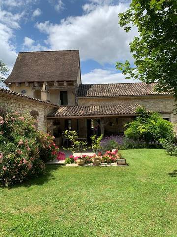 Chambre d’hôte pour 4 personnes, avec terrasse et jardin, animaux acceptés à Sainte-Sabine-Born