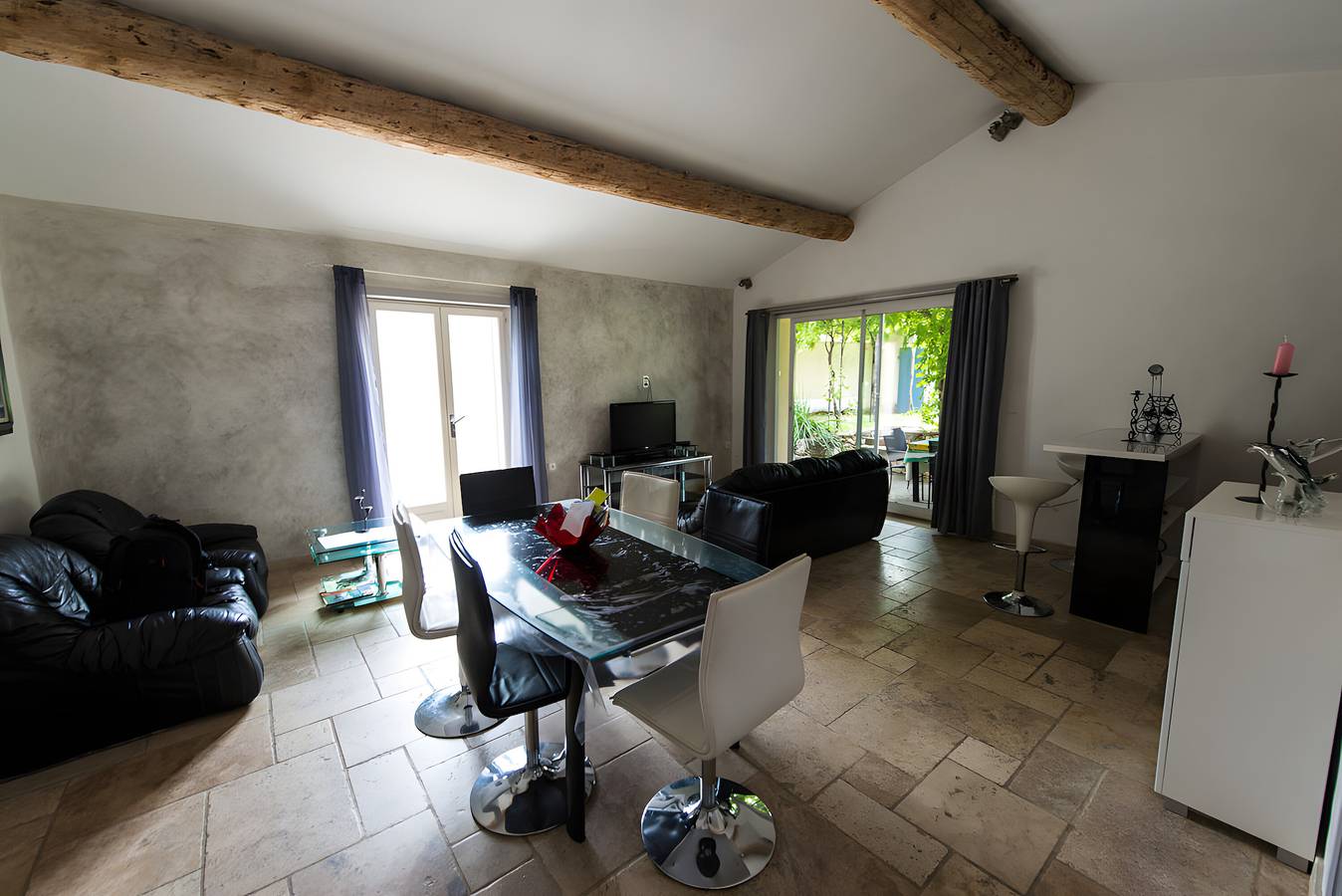 Maison l'Oustalette de Mau-bé con piscina en el Luberon in Maubec, Parque natural regional del Luberon