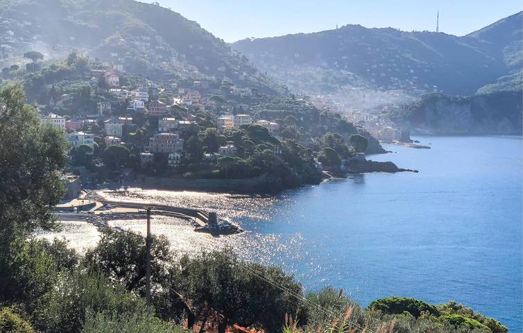 Appartamento intero, Appartamento con vista mare, terrazza, aria condizionata e parcheggio, a 500 m dalla spiaggia in Recco, Riviera Ligure