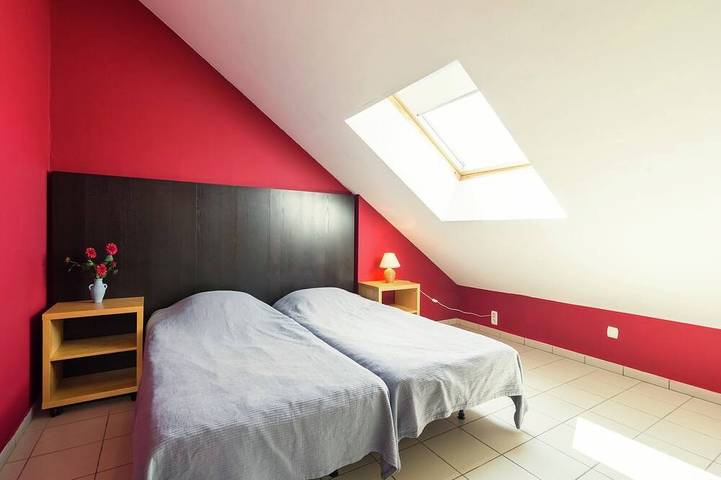 Location de vacances pour 32 personnes, avec jacuzzi et jardin ainsi que sauna et terrasse à Léglise - 3