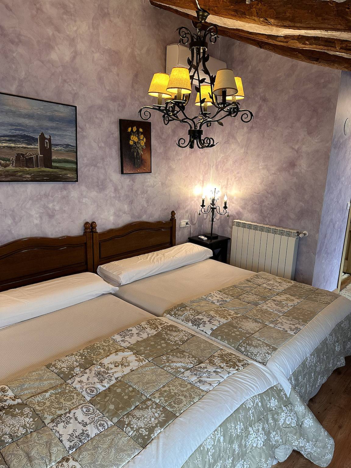 Habitación 'Suite Las Golondrinas' con vistas a la montaña, Wi-Fi y aire acondicionado. in Lerín, Provincia de Navarra