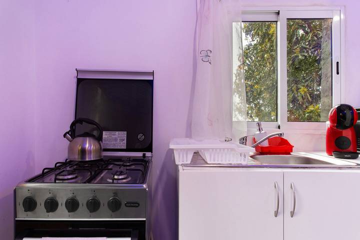 Hel studio-lejlighed, Studio 'Luci's House B' with Mountain Views, Shared Terrace, and Wi-Fi in São Jorge Byen, Maderia