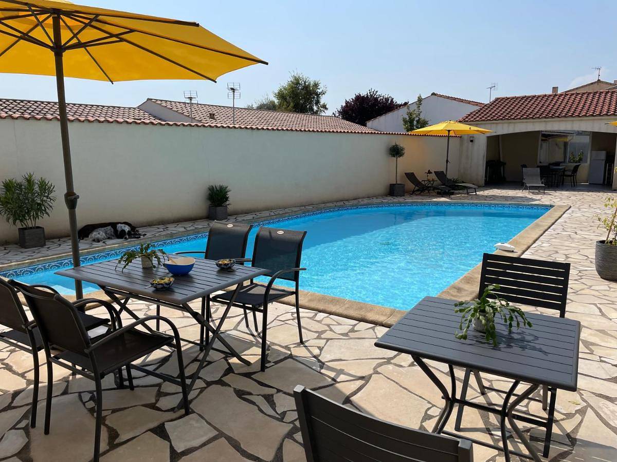 Double Room with Pool View in Périgny, Région de La Rochelle