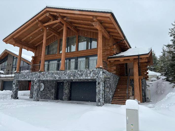Ferienhaus für 10 Personen, mit Balkon und Whirlpool sowie Terrasse und Garten in Donovaly