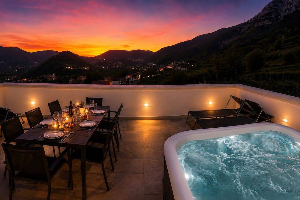 Appartamento intero, Tramonti Sunset Retreat | Jacuzzi, Panoramic Terrace & Amalfi Coast ⭐ in Tramonti, Monti Lattari
